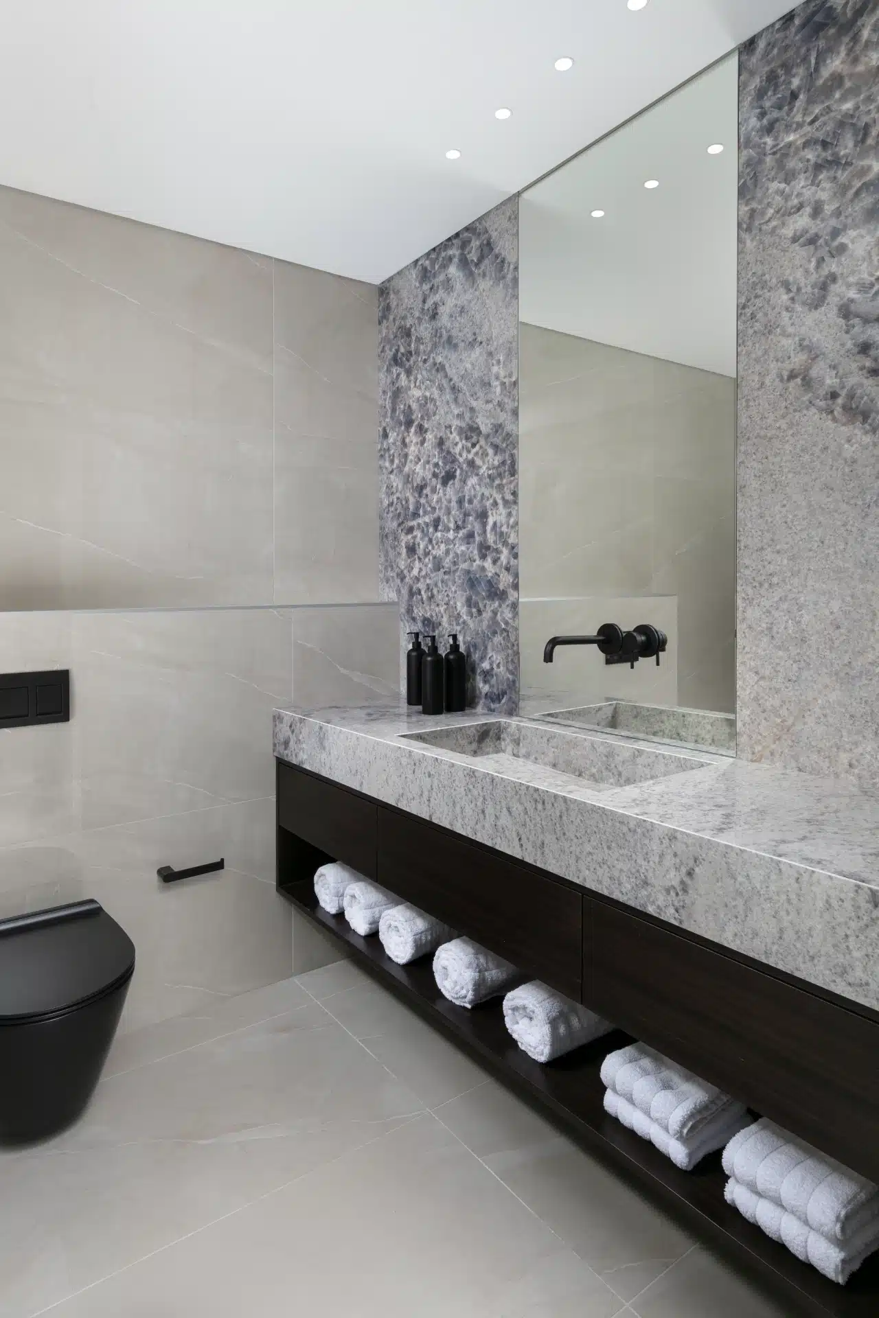 שיש לאמבטיה